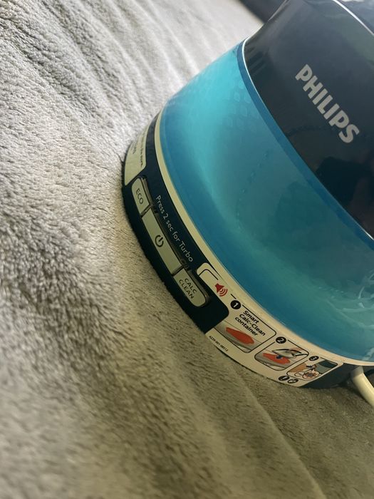 Праска Philips PerfectCare Compact парогенератор