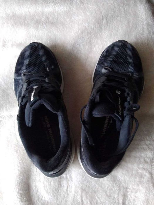 Классні кросси унісекс б/в. Розмір 38- 25 см