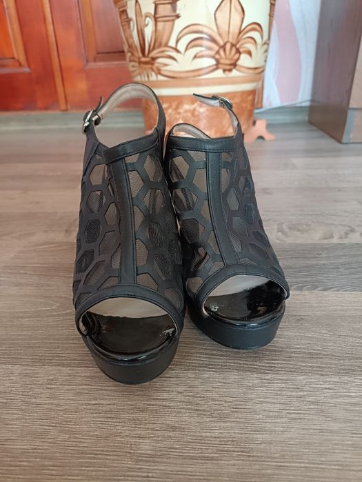 Босоніжки в дуже хорошому стані