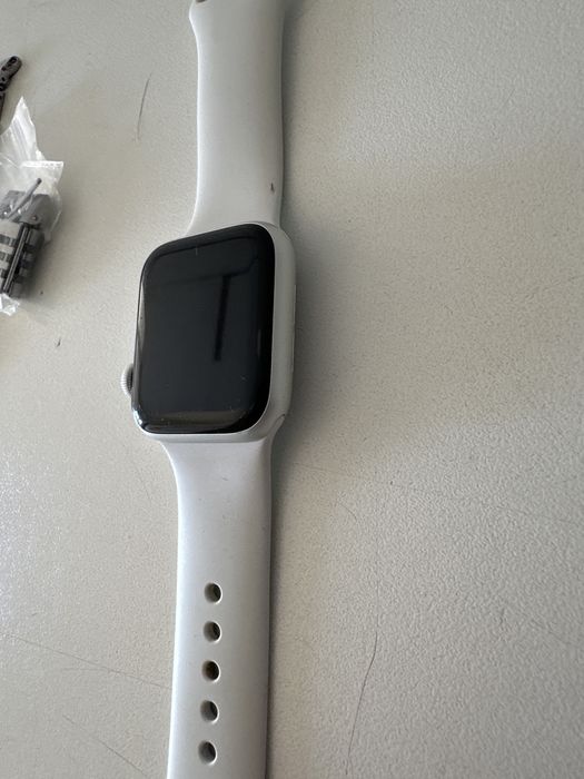 Vendo Apple Watch SE (1.ª Geração) em excelente estado de conservação, totalmente funcional.