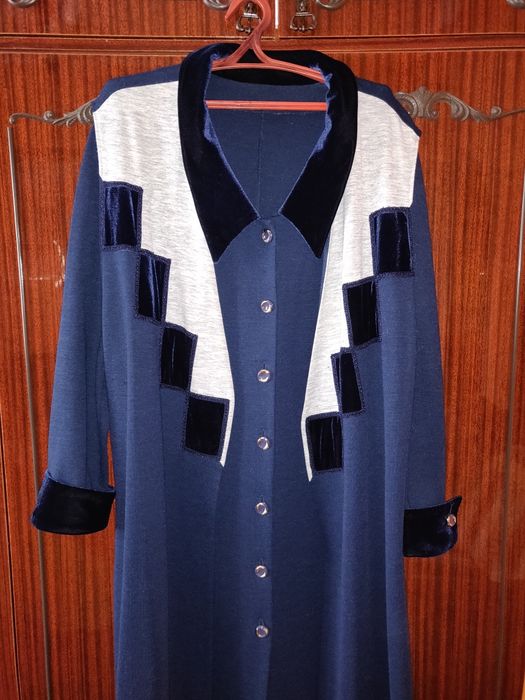 Продам жіночі костюми, плаття