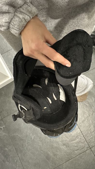 Лижний шолом з окулярами в хорошому стані, потрібно гарно відмити