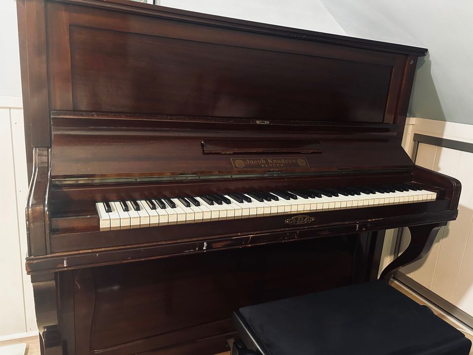 Pianino Jacob Knudsen