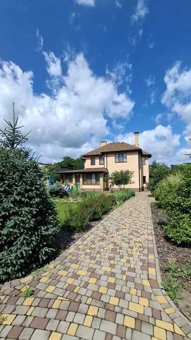 Продам 2х этажный дом ,Флоринка,Алексеевка,350м2 ,кап.ремонт(код5373)