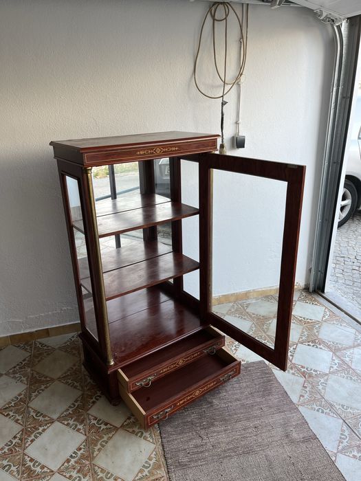 Movél Vitrine Artel