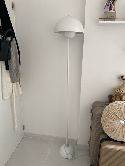 Candeeiro de pe branco