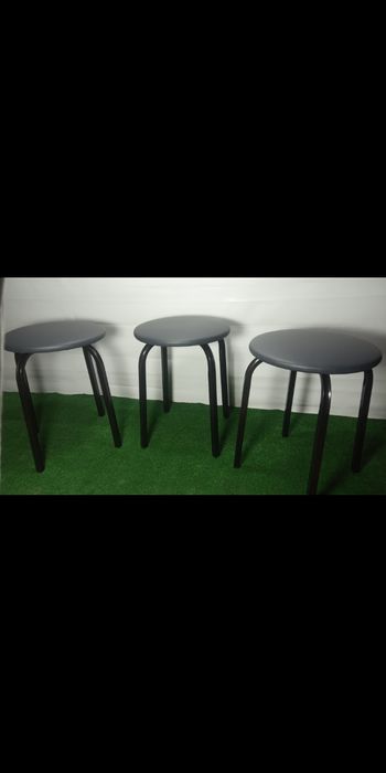 Табуретки кухонные. Новые . На металло каркасе.