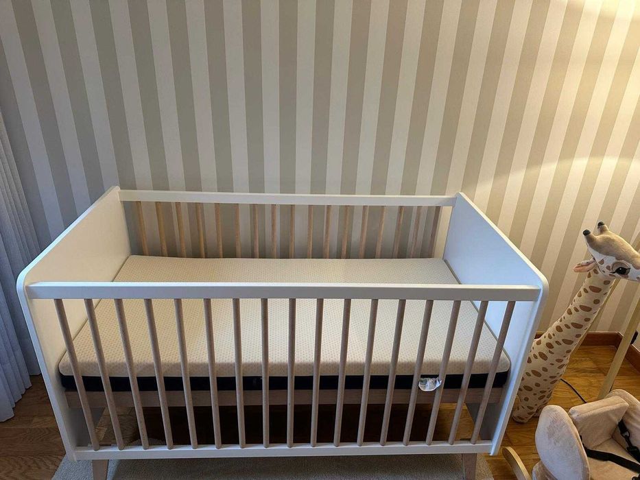 Cama de bebé/convertível + Colchão (NOVOS – nunca usados)