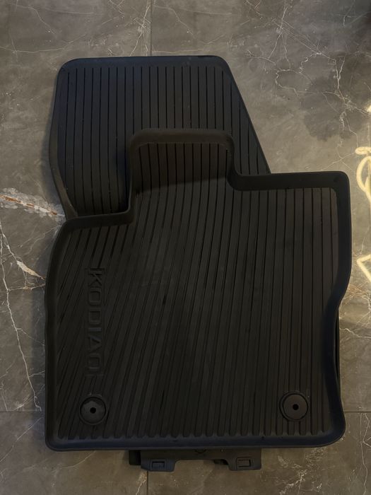 Передні гумові килимки skoda kodiaq