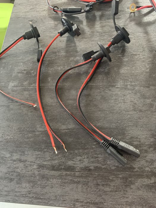 Conjunto Cabos e tomadas sae  novos