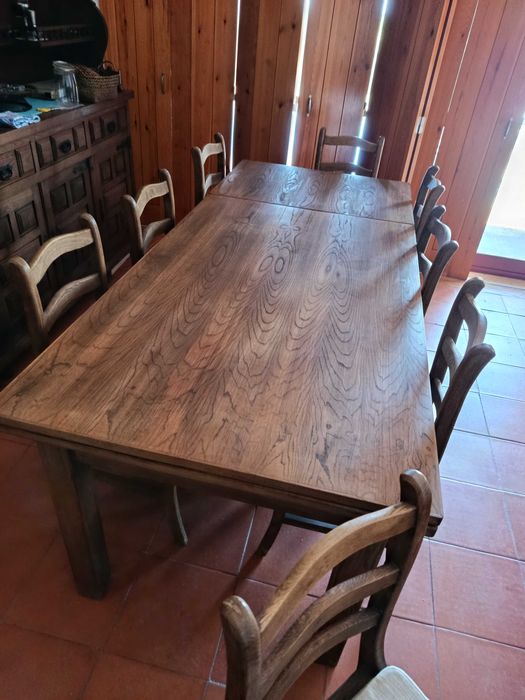 Mesa de jantar madeira macica castanho extensivel 15 cadeiras qualidade - DESOCUPAR