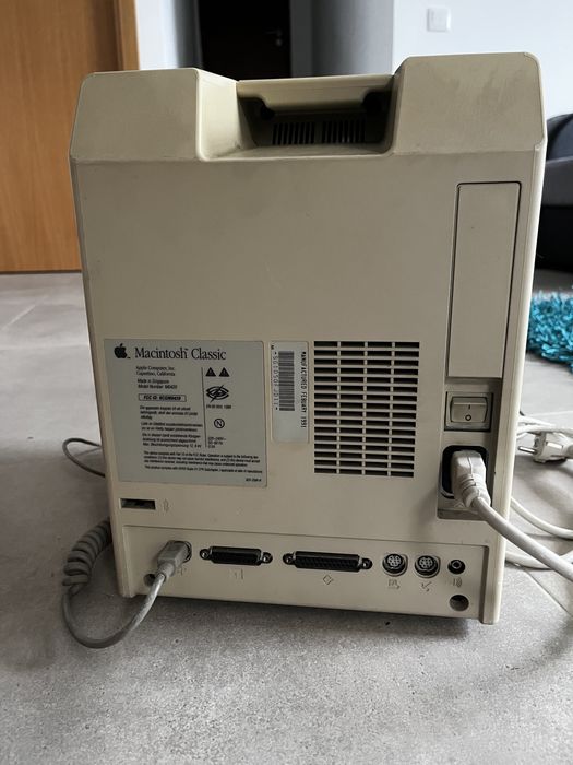 Macintosh Classic for collection with mouse and keyboard64738537646979122