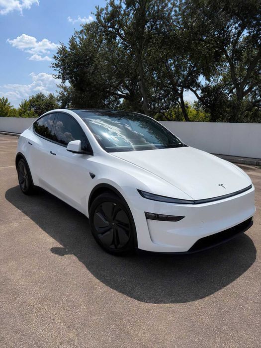 Tesla Model Y      2026