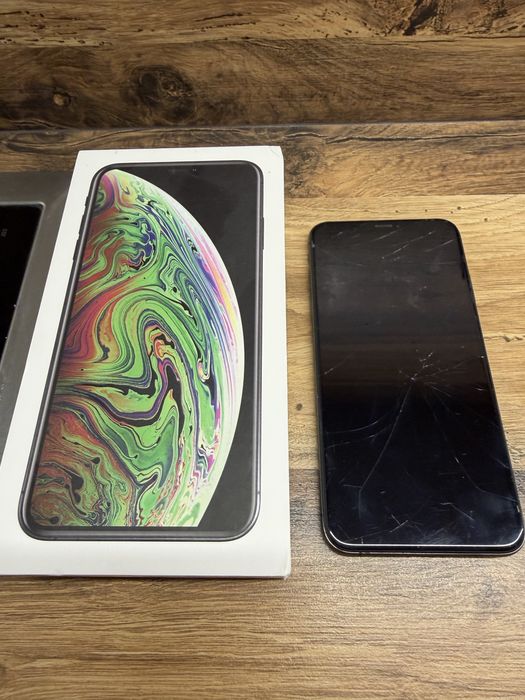 Продам Iphone xs max 256gb neverlock состояние на фото