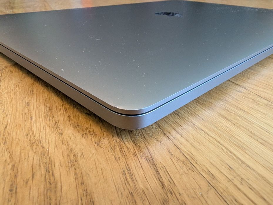 MacBook Pro 16" а2141, 2021, і9, 64/512 ГБ, гарний стан.