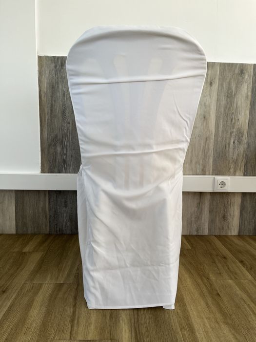 Cadeiras de resina com forras e almofada