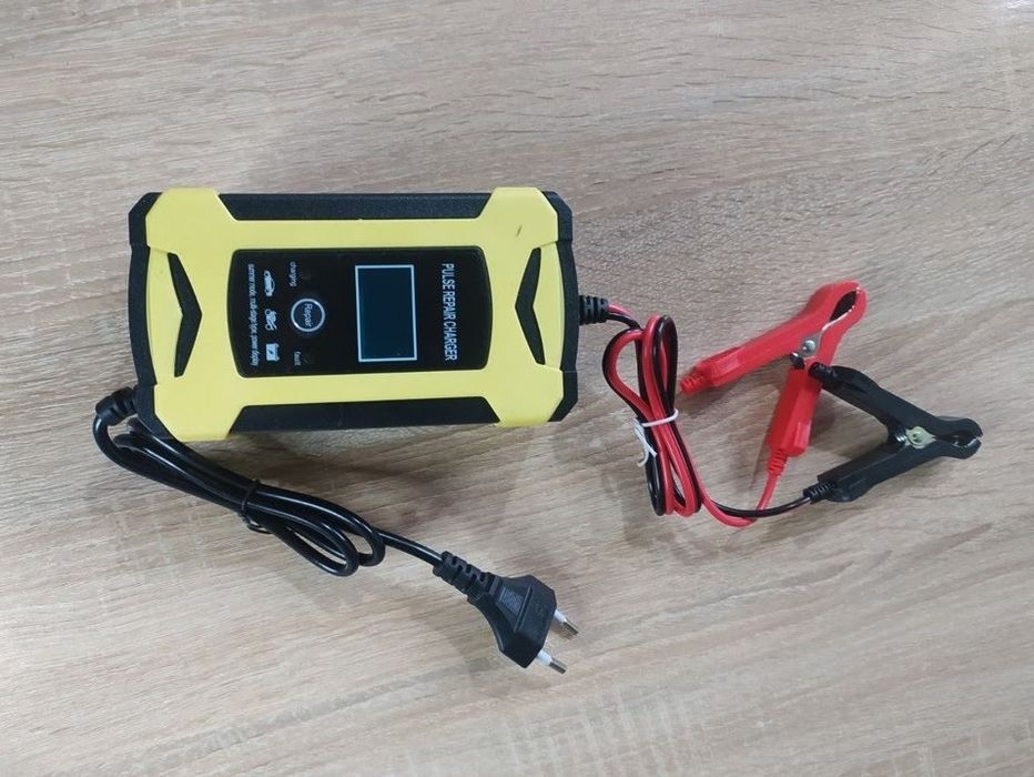 Зарядное устройство автомобильное/зарядка для аккумулятора авто /мото