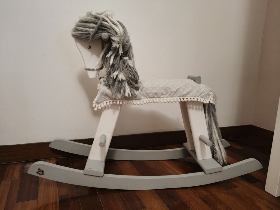 Cavalo em madeira
