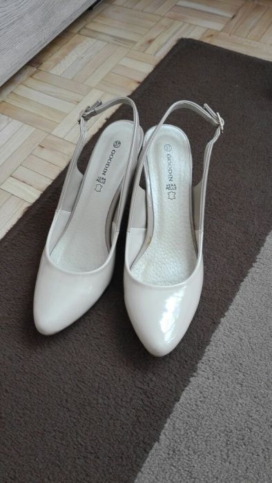 Sprzedam buty na obcasie