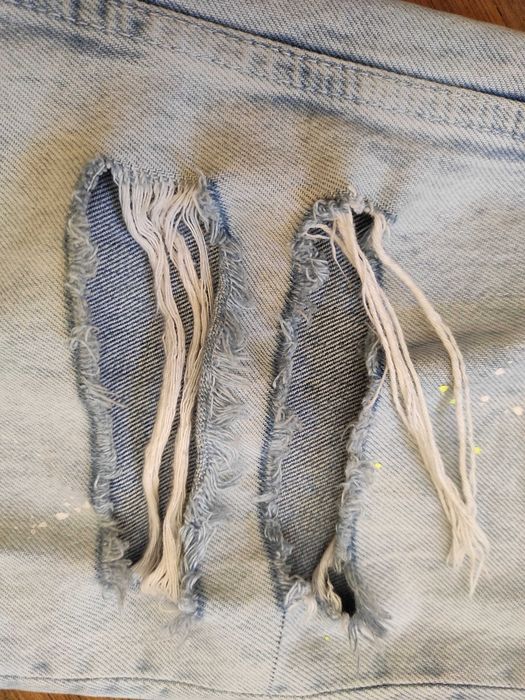 Spodnie mommy jeans z dziurami