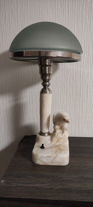 Продам настільну лампу