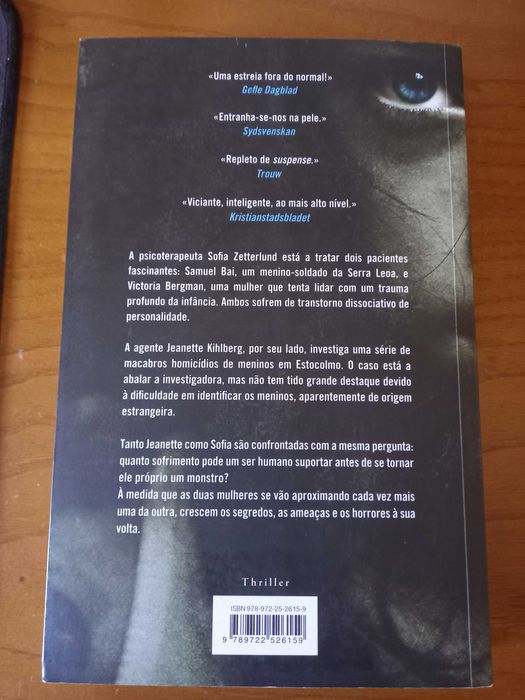 "A Rapariga-Corvo" - Erik Axl Sund