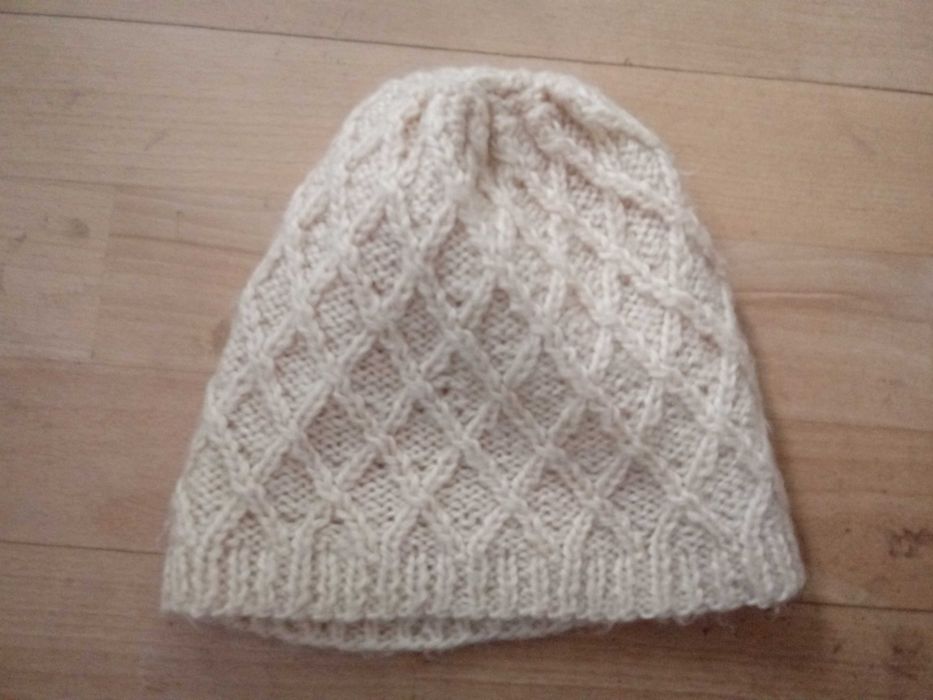 Czapka damska ręcznie robiona