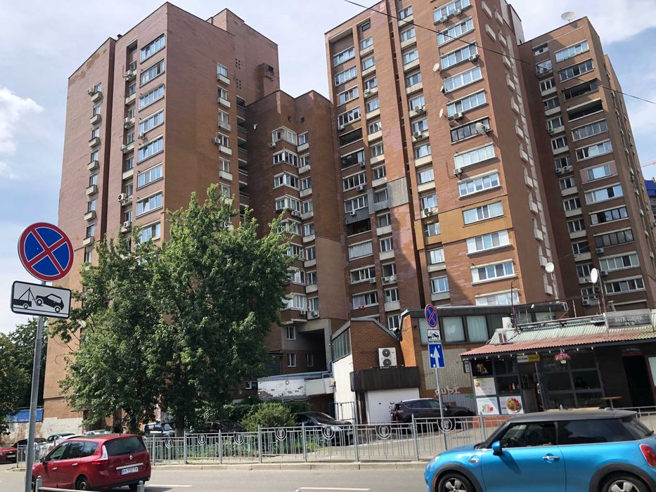 1-к метро Лыбедская Дворец Украина/Либідська Палац Україна подобово