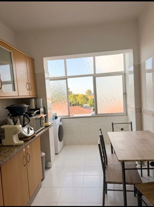 Quarto individual bem localizado