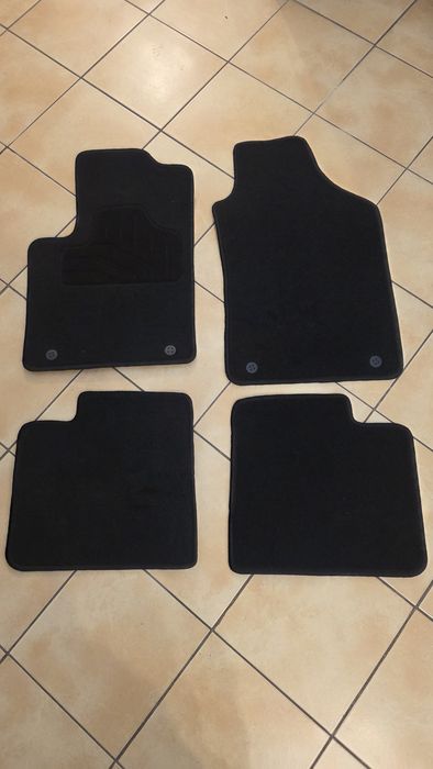 Dywaniki welurowe do Fiat 500 – Nowe, komplet 4 szt.