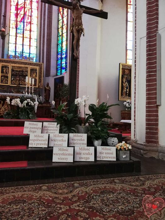 Dekoracja kościoła na Ceremonię Ślubną