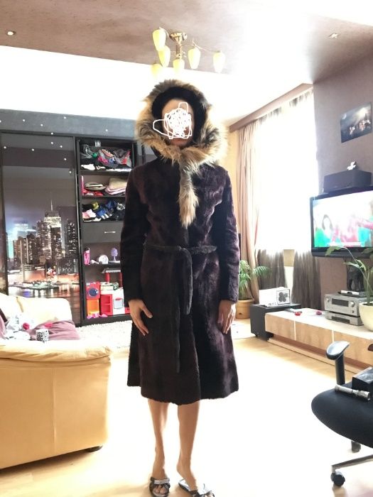 Натуральное пальто из овчини, дубленка, натуральный мех. Цвет сливы