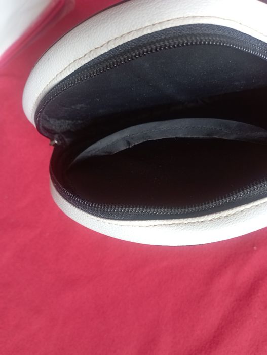 Дві білі косметички