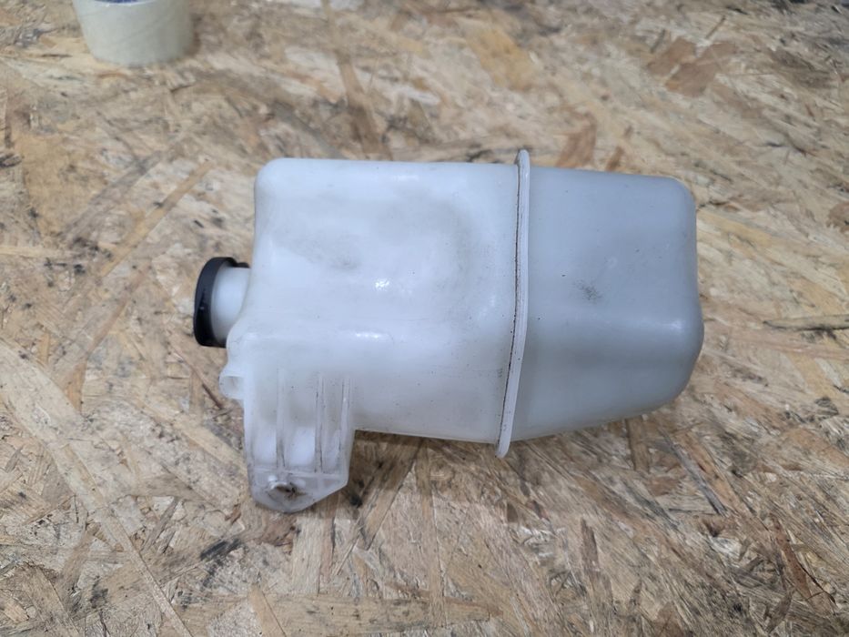 Zbiorniczek wyrównawczy Kia Ceed 1 I lift 10r 1.4 benzyna