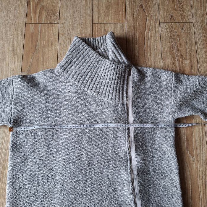 Sweter damski na jesień.
