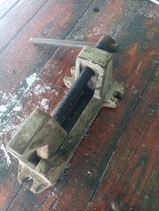 Тиски (лещата)інструмент