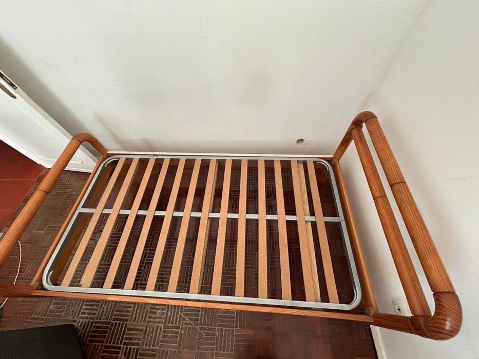 Cama de Pinho usada