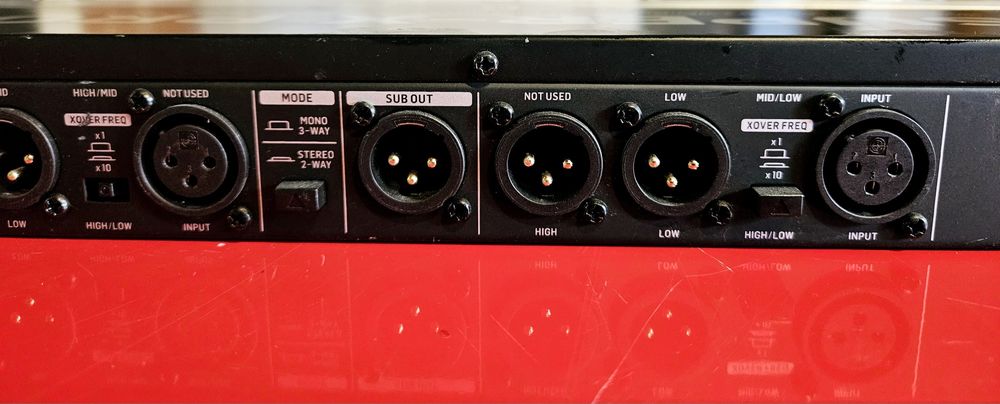 Behringer CX2310 Zwrotnica Crossover