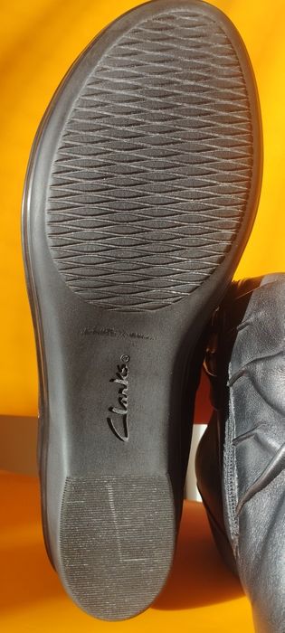 Стильні жіночі черевики фірми Clarks