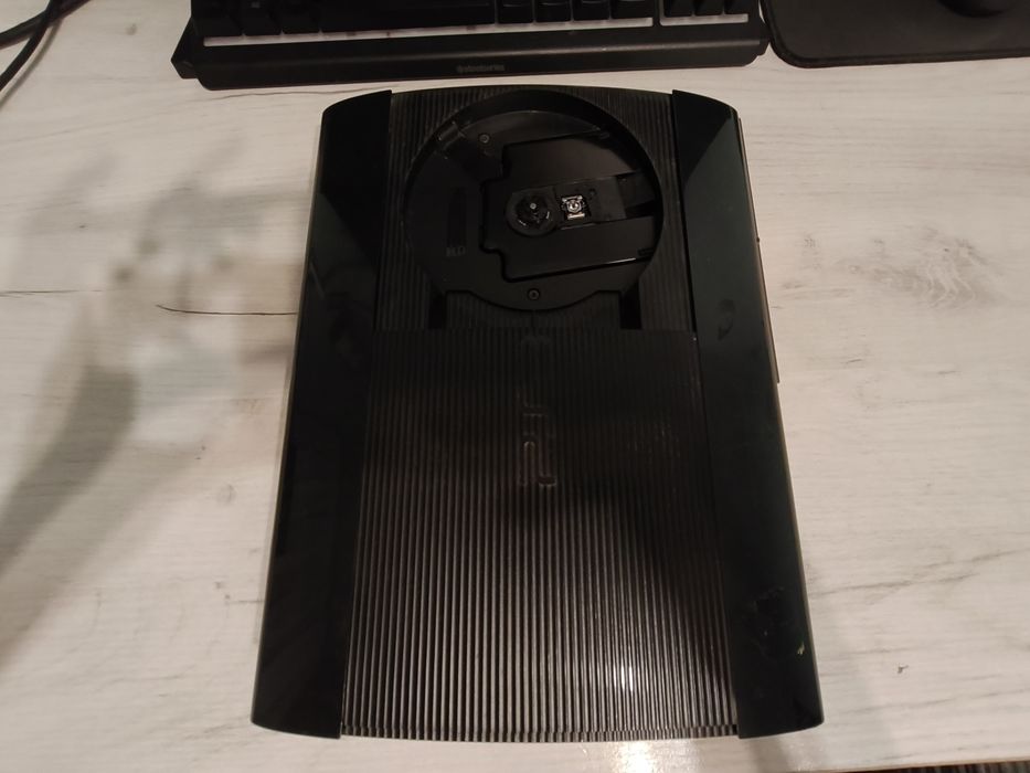 Sprzedam PS3 slim (konsola zadbana)