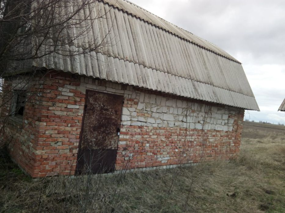 Будинок  біля річки