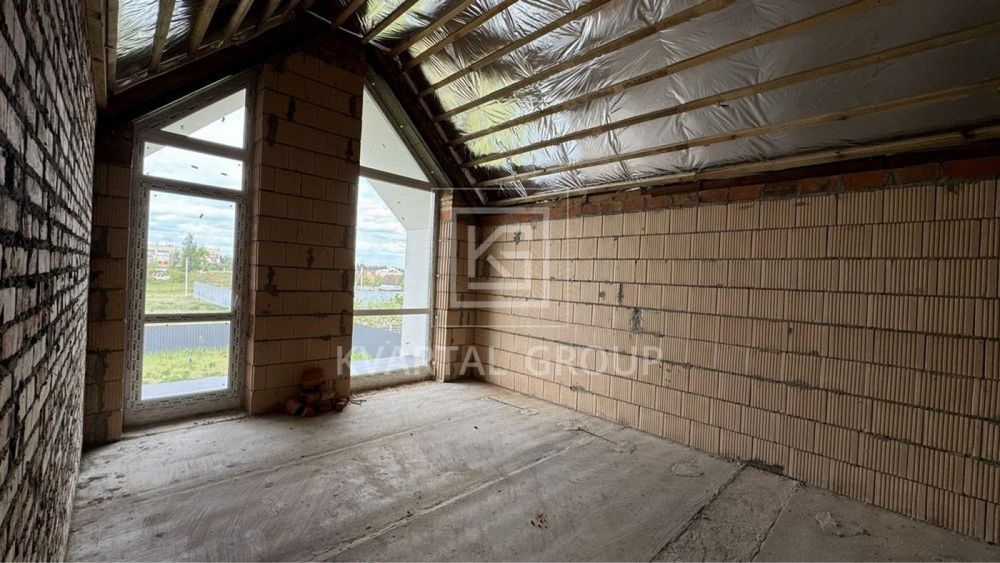 Дуплекс з великою ділянкою в центрі Дмитрівки. Сучасний дизайн