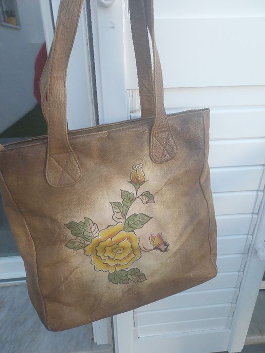 Mala de mulher em pele