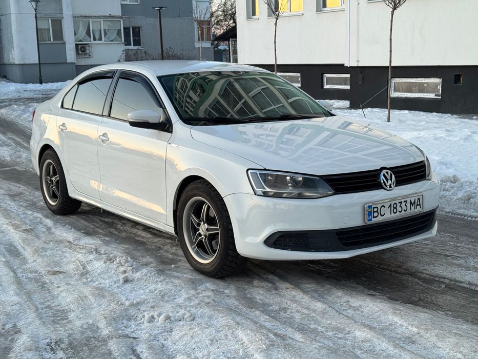 Продам  VOLKSWAGEN JETTA  2013 Року