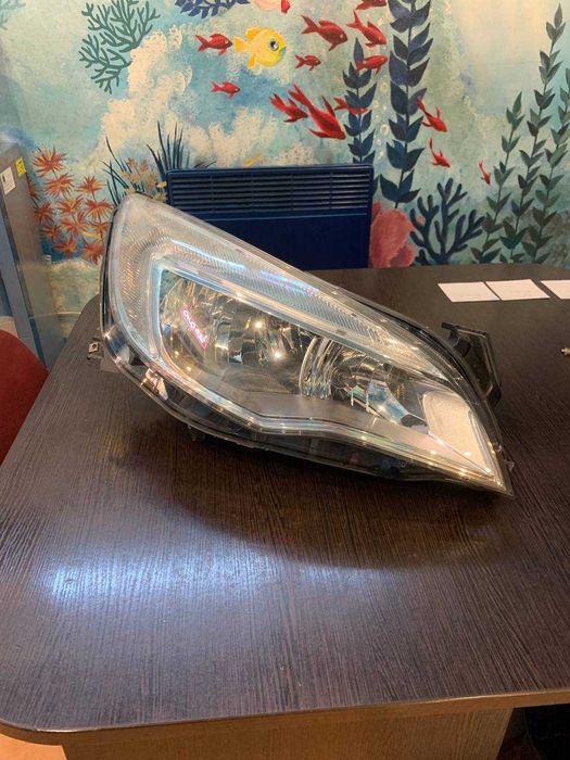 Фара правая передняя Opel astra jiv 2009-2012. 13253657