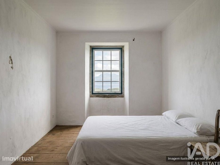 Casa tradicional T3 em Ribeiras de 207,00 m2
