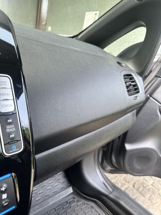 Продам Nissan Leaf 2016