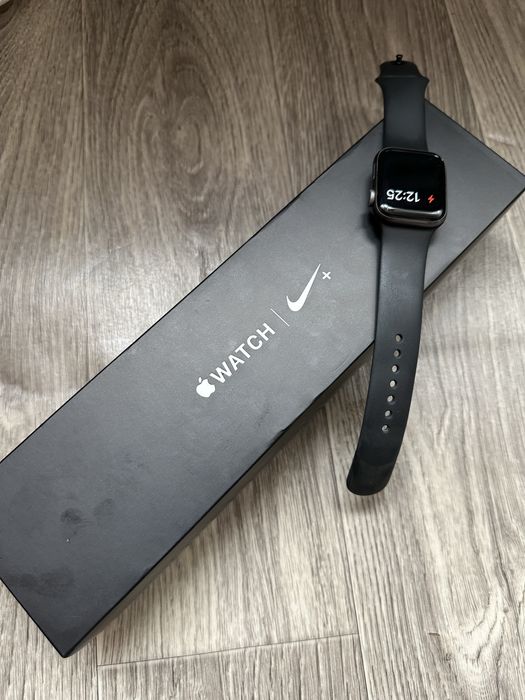 Продам Apple Watch series 4