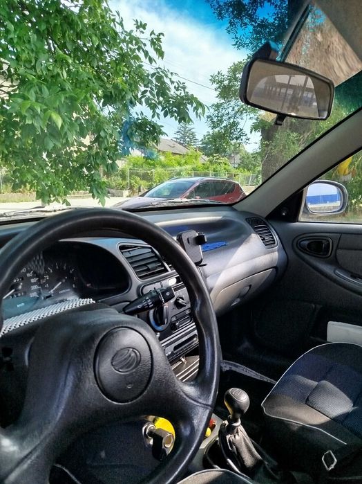 Автомобіль Daewoo Lanos