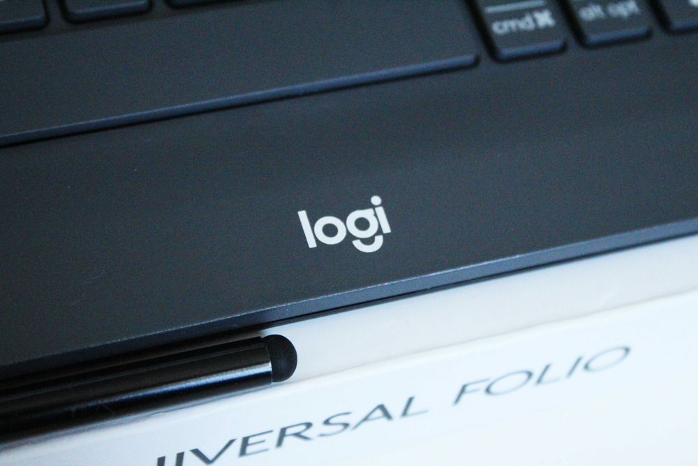 Logitech Universal Folio 9–10" etui z klawiaturą Bluetooth iOS Android